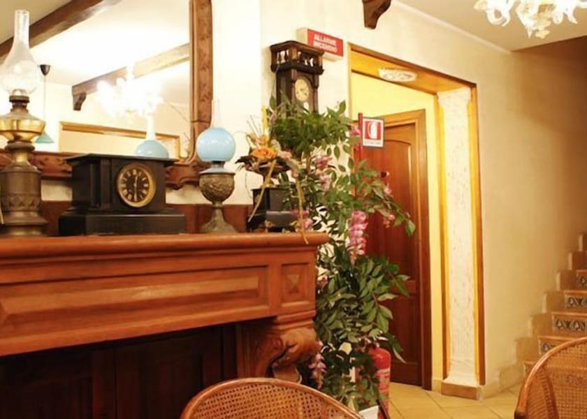 Calabria Scilla Interior detail