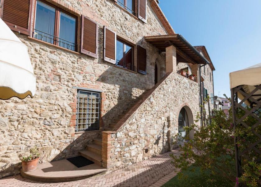 Tuscany Suvereto garden