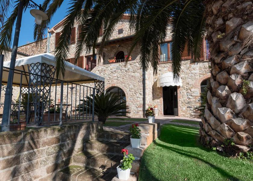 Tuscany Suvereto garden