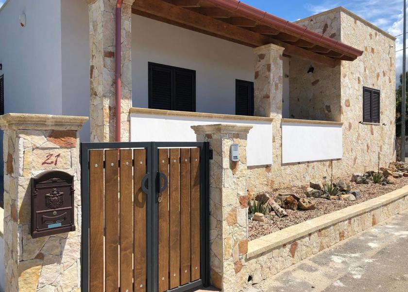 Puglia Taviano entrance