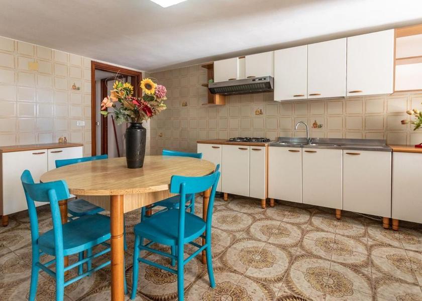 Puglia Taviano kitchen