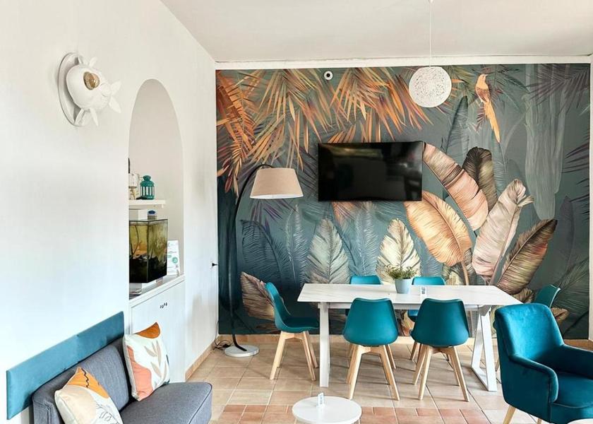 shared lounge/tv area