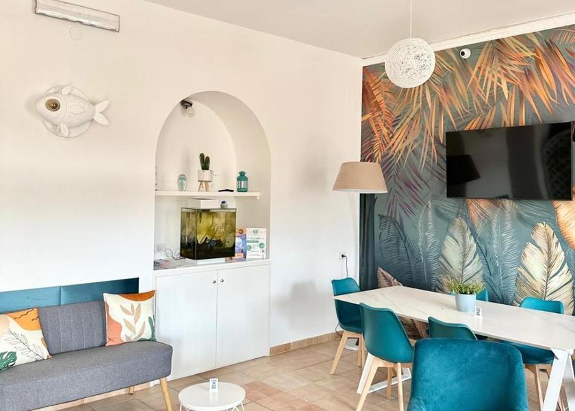 shared lounge/tv area