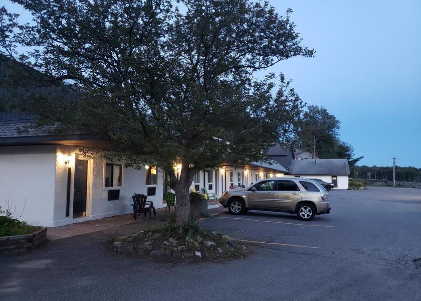 Ontario Parry Sound Hotel Exterior