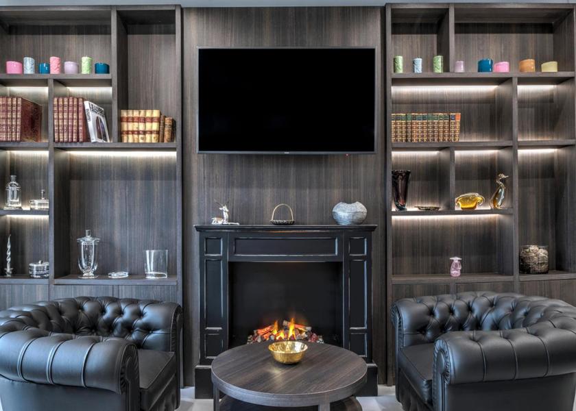 shared lounge/tv area