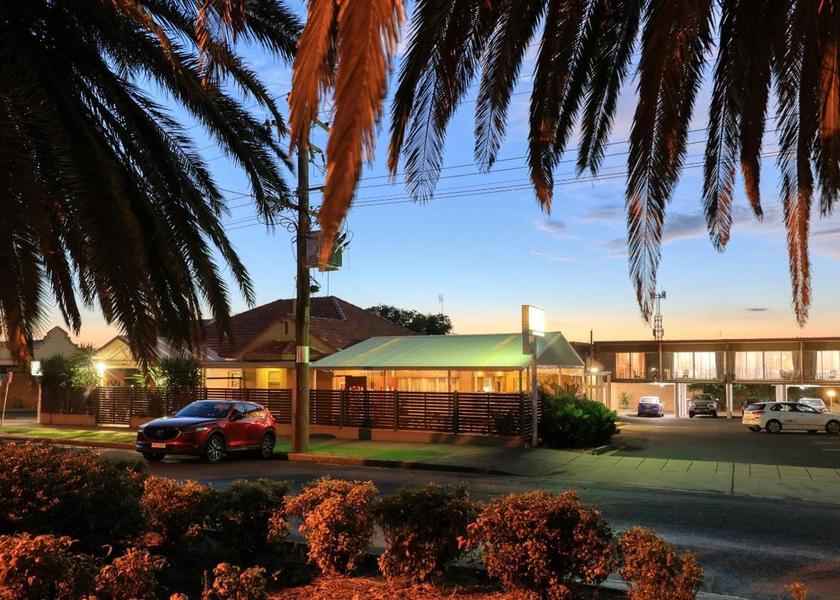 New South Wales Parkes Hotel Exterior