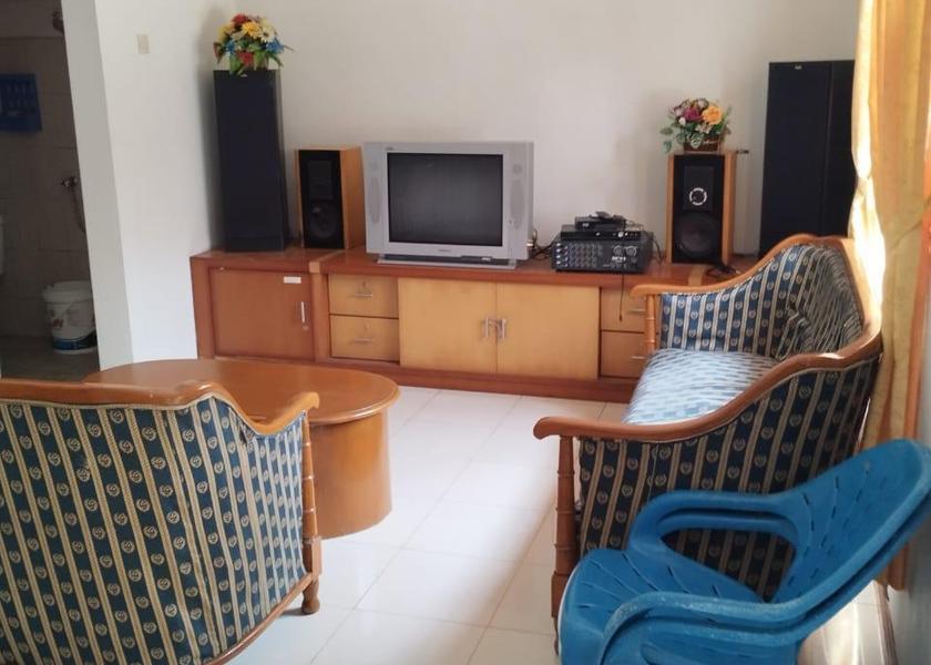 shared lounge/tv area