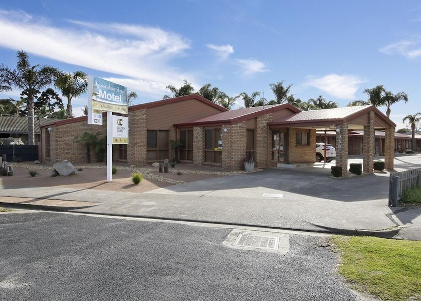 Victoria Lakes Entrance Front of property