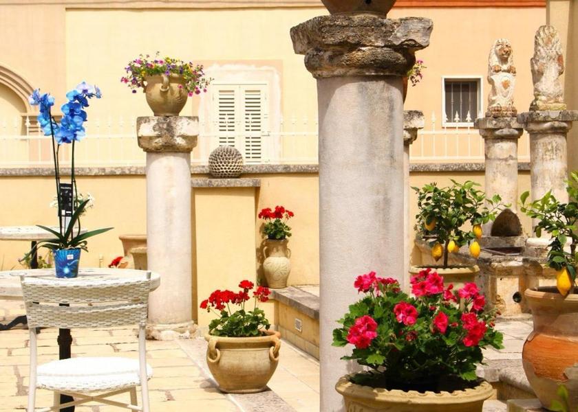Puglia Alezio garden