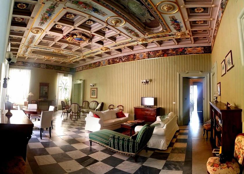 Marche Fermo shared lounge/tv area