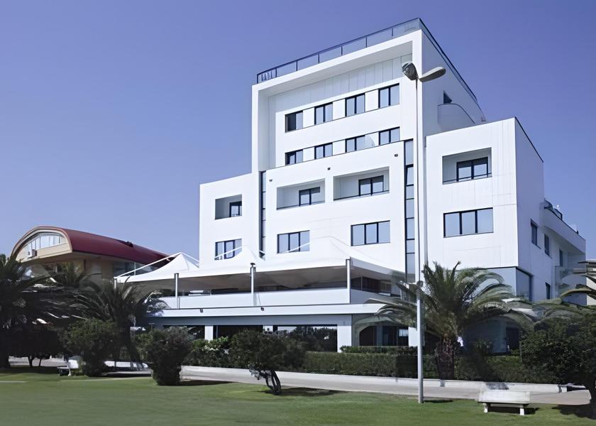 Marche Fermo Exterior view
