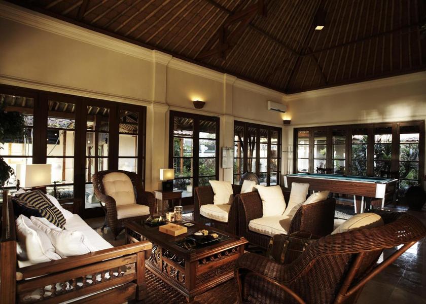 shared lounge/tv area