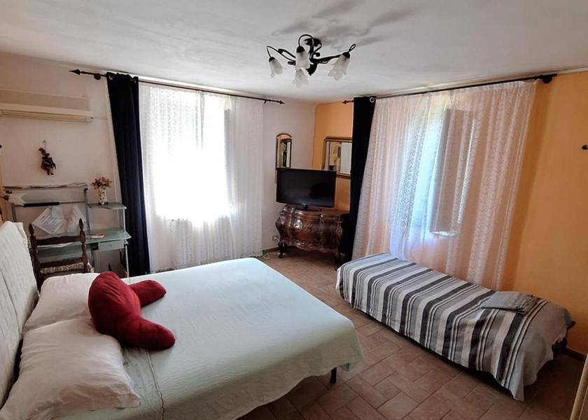 Tuscany Collesalvetti Double Room with Private Bathroom