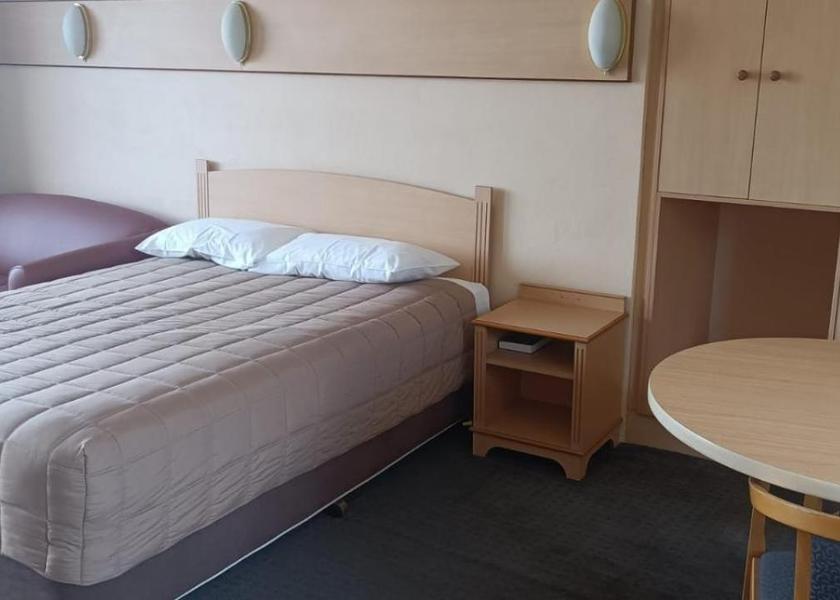 New South Wales Narrabri Deluxe Queen Room