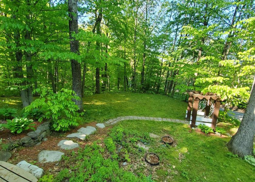 Quebec Rawdon garden