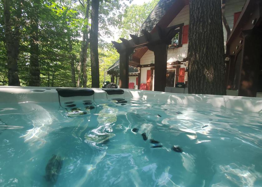 Quebec Rawdon hot tub