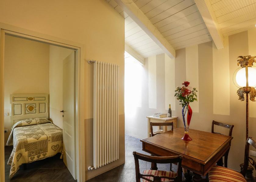 Piedmont Santo Stefano Belbo Apartment-Superior-Private Bathroom-Pool View-Appartamento Cinque