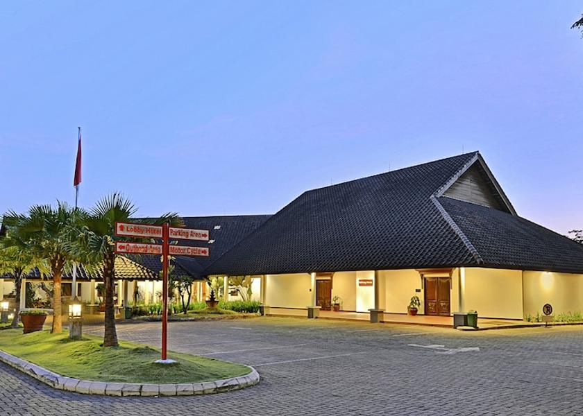 East Java Trawas Front of property - evening/night