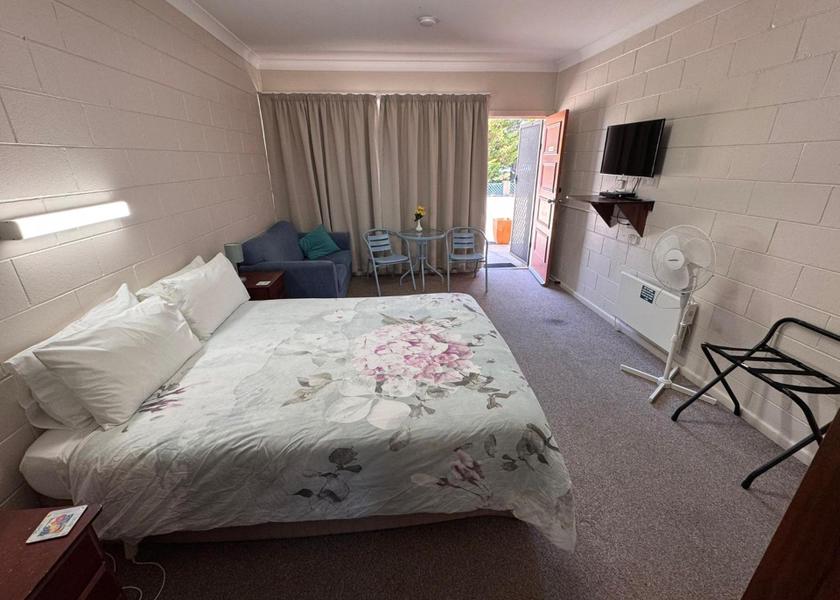 New South Wales Cooma Deluxe Queen Room