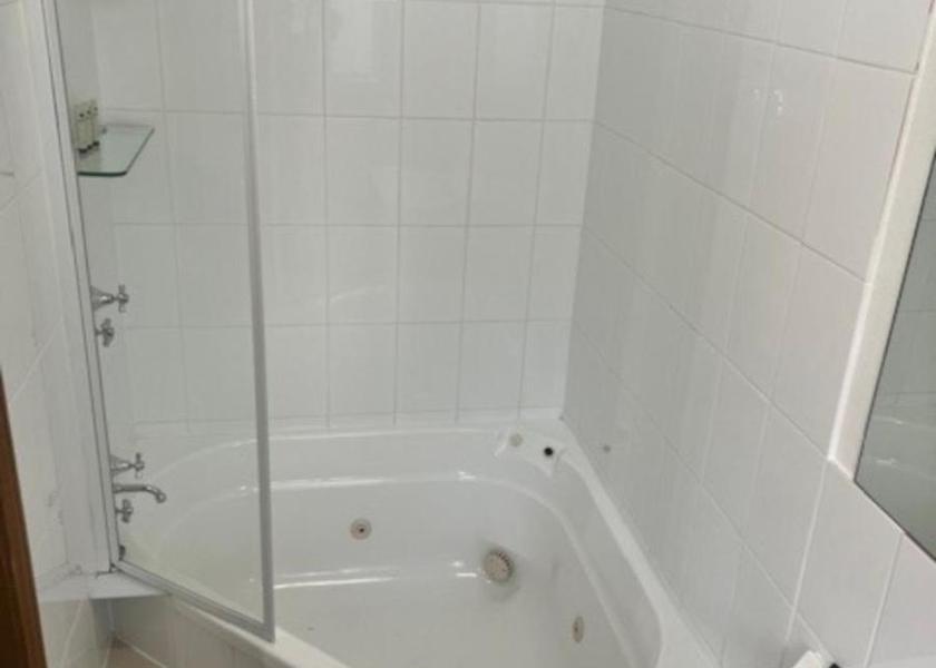 New South Wales Cooma Deluxe Queen Room with Spa Bath