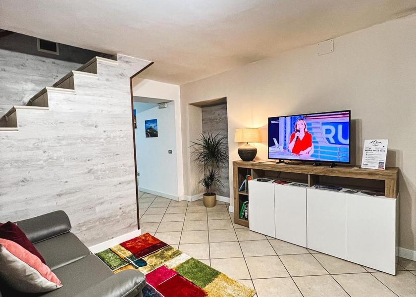 shared lounge/tv area