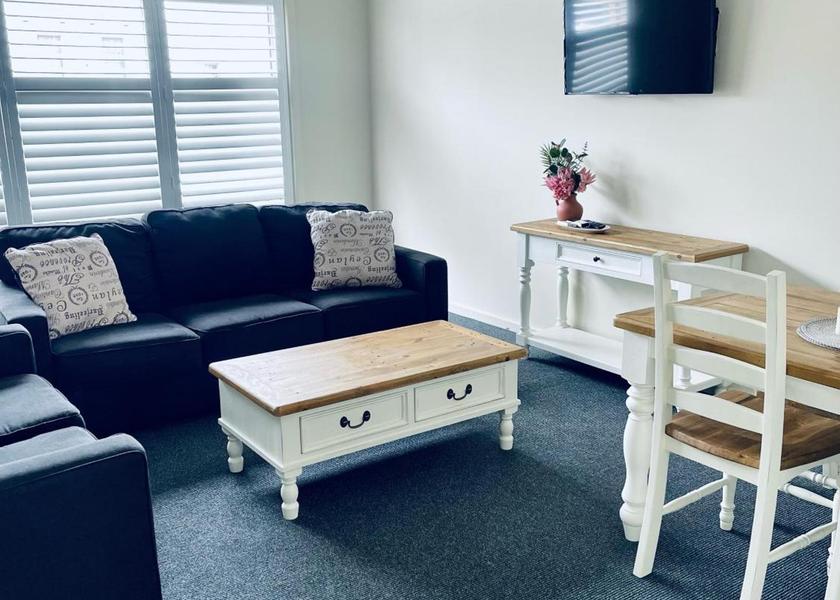 shared lounge/tv area