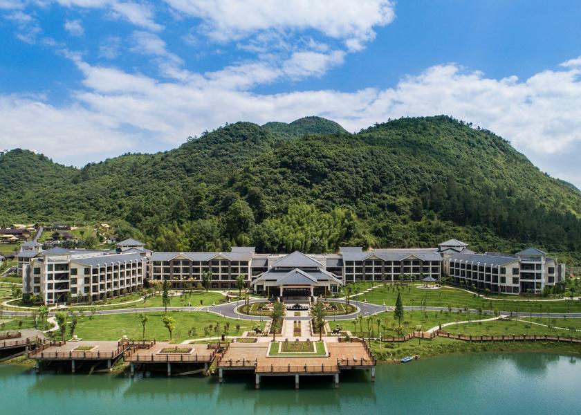 Guangdong Shaoguan Deluxe Suite with Lake View