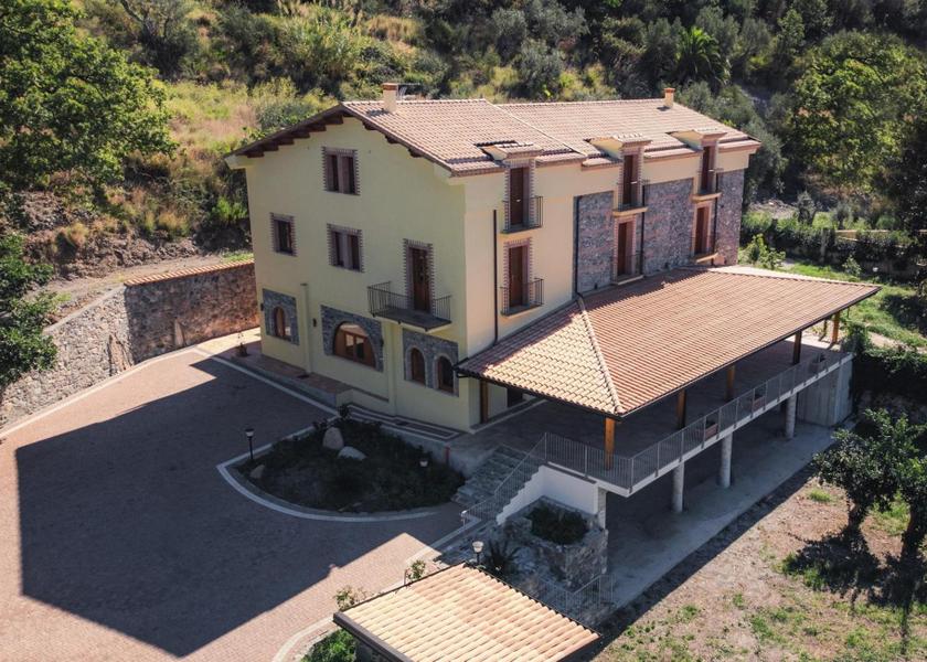 Calabria Longobardi exterior view