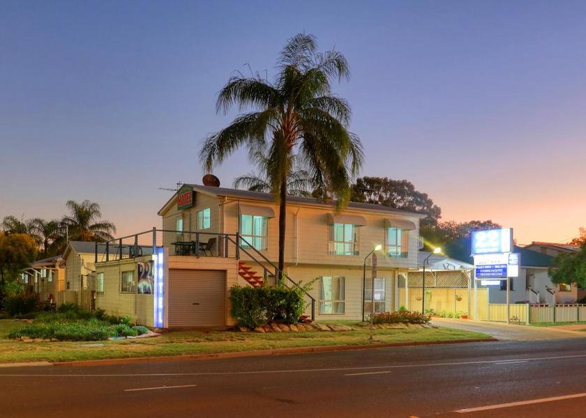 Queensland Roma Exterior view