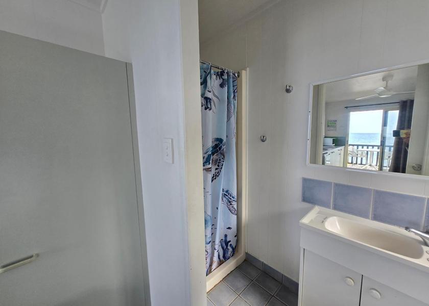 Queensland Bundaberg Absolute Oceanfront Cabin with Balcony