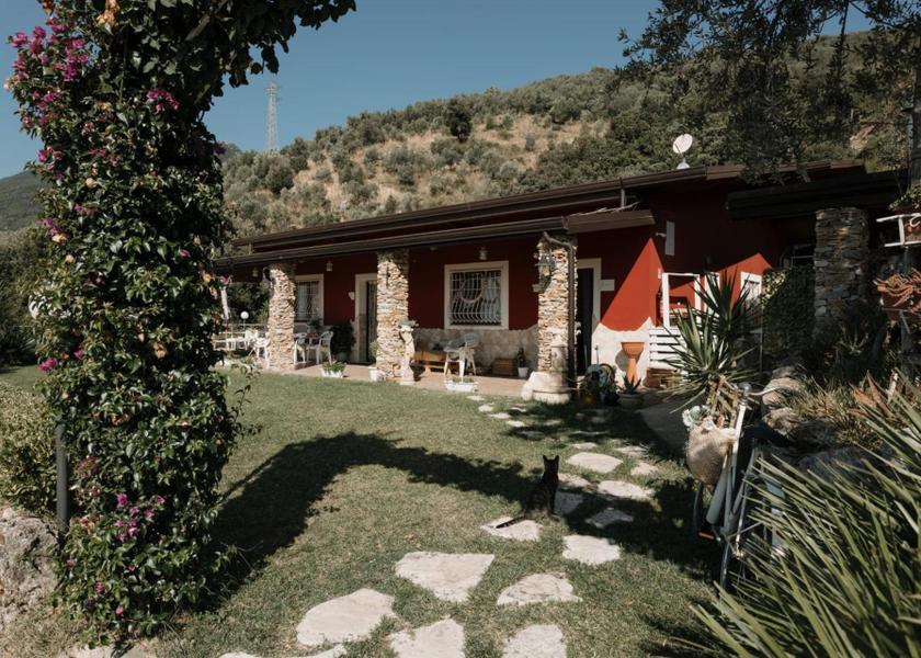 Campania Campagna exterior view