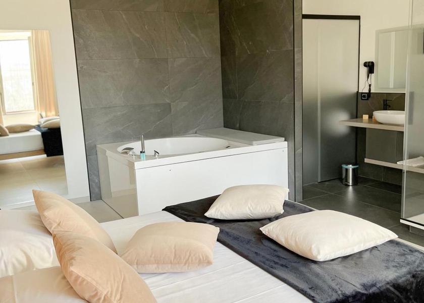 Campania Capua King Room with Spa Bath