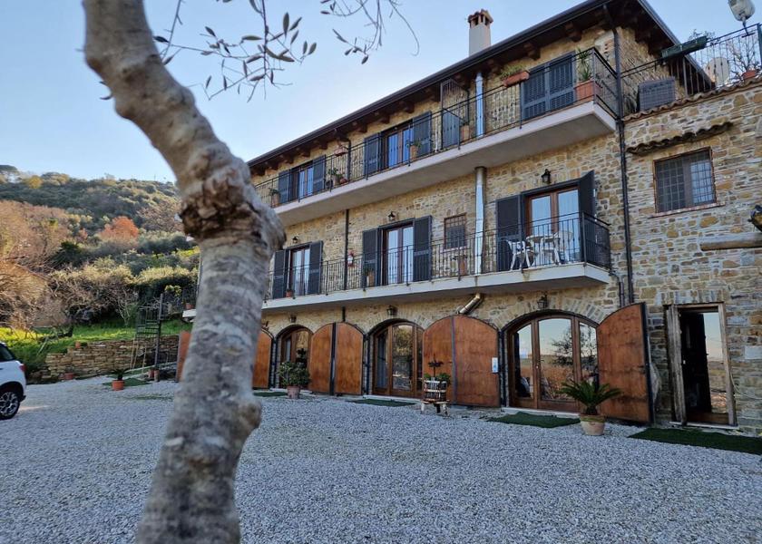 Campania Laureana Cilento exterior view