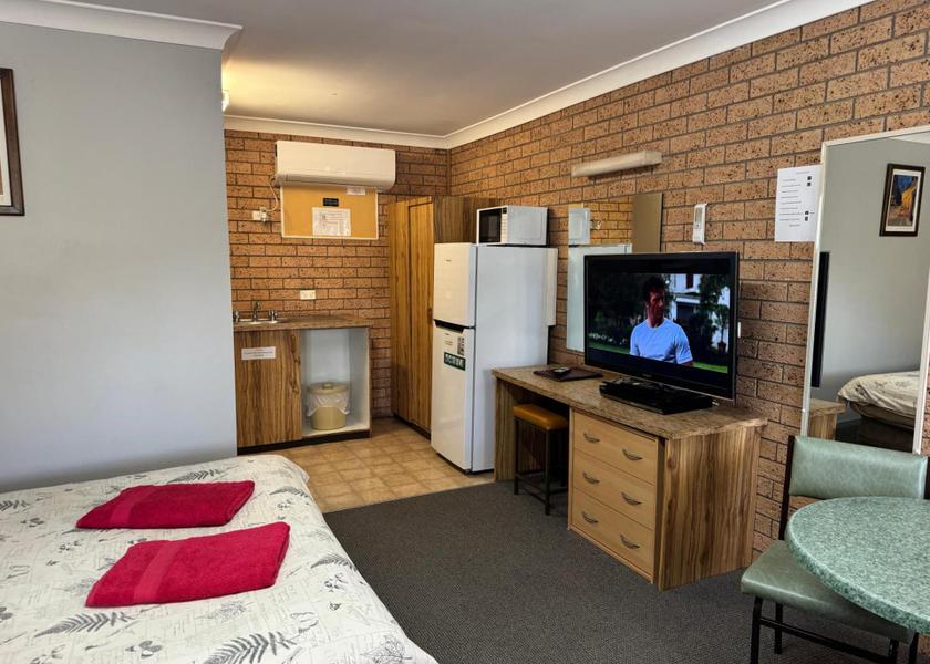 New South Wales Gilgandra Deluxe Queen Room