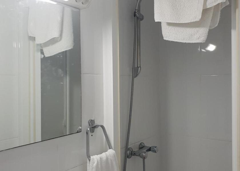 Asturias Carreno Double Room with Private Bathroom