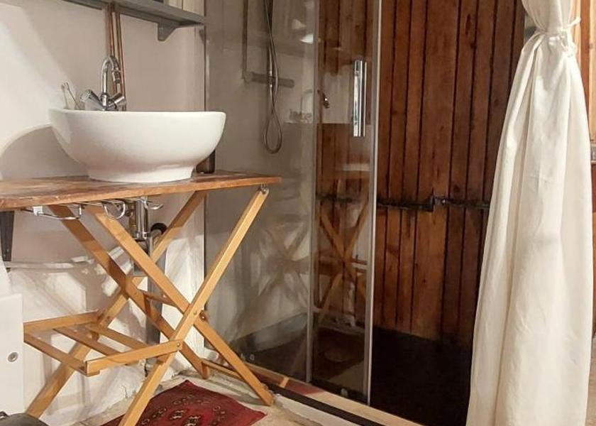 Emilia-Romagna Canossa Double Room with Private Bathroom