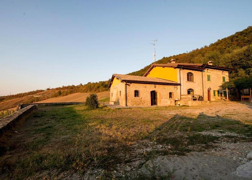 Emilia-Romagna Canossa exterior view