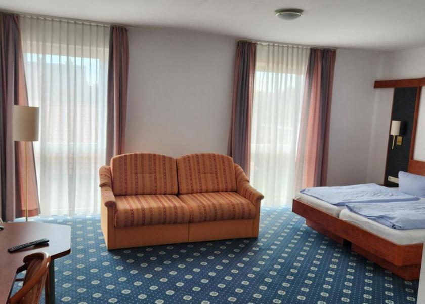 Schleswig-Holstein Prisdorf Triple Room with Private Bathroom