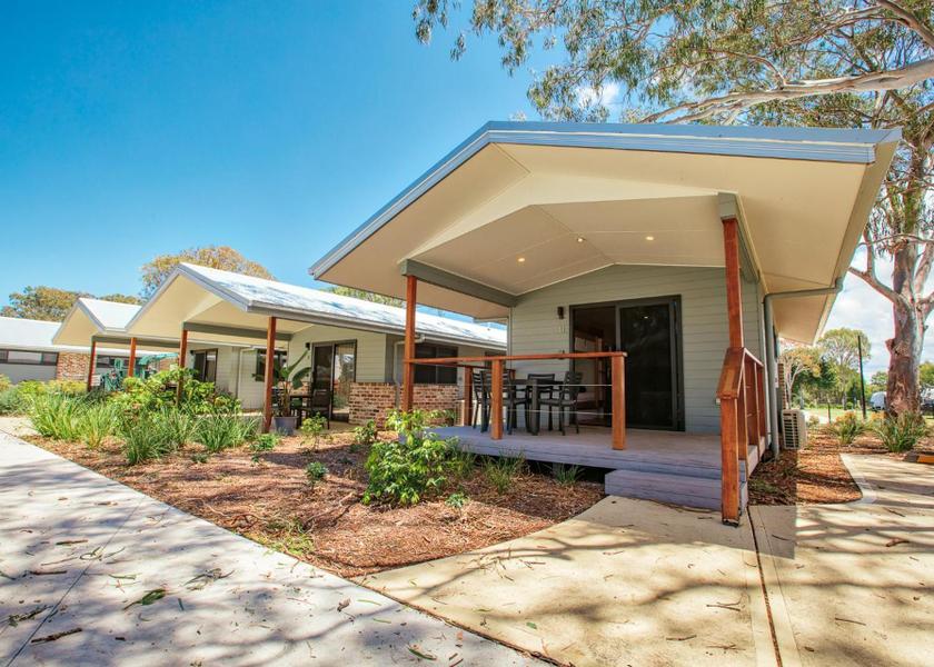 Queensland Sandstone Point Hotel Exterior