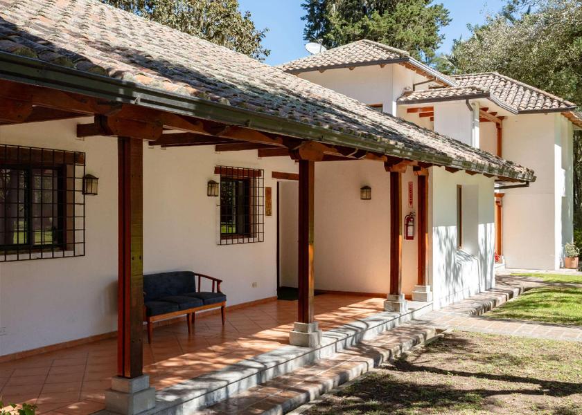  Quito Hotel Exterior