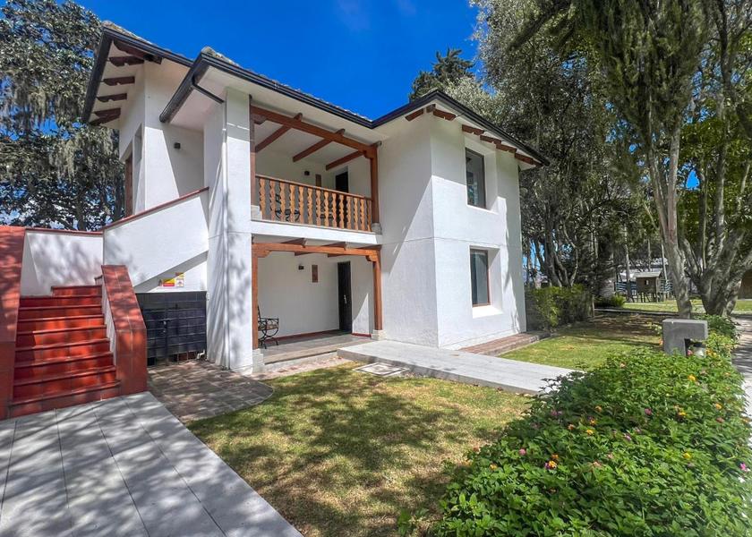  Quito Hotel Exterior