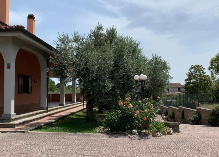 Lazio Fabrica di Roma garden