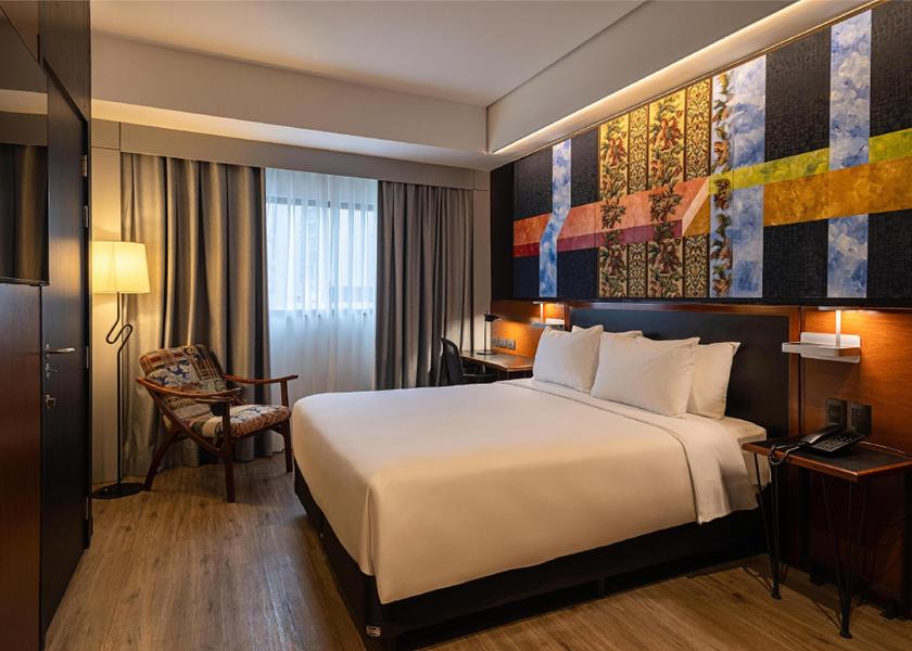  Asuncion 1 Queen Mobility Accessible W/Rollin Shower