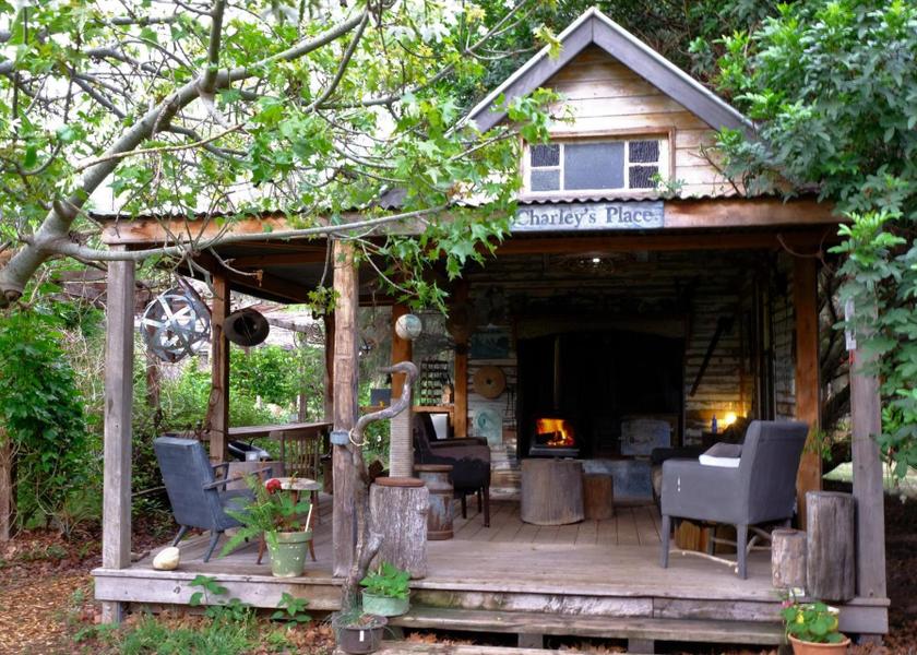 shared lounge/tv area