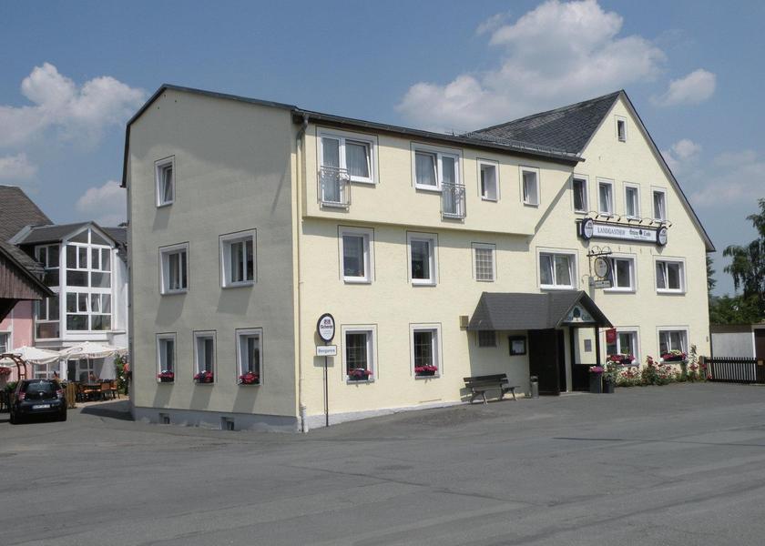 Bavaria Hof entrance