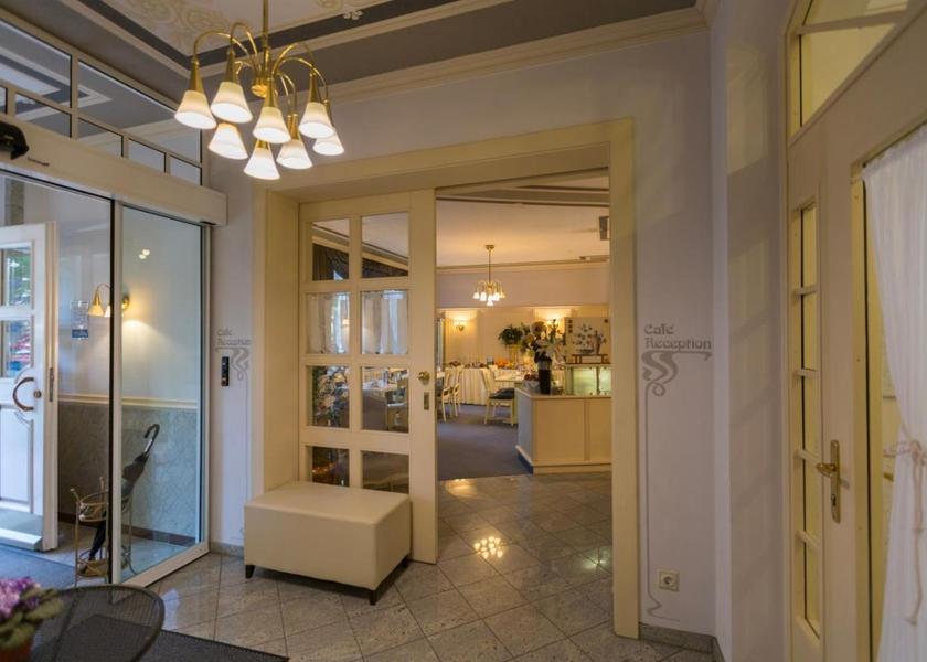 Bavaria Hof lobby
