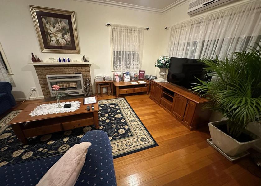 Victoria Rutherglen shared lounge/tv area