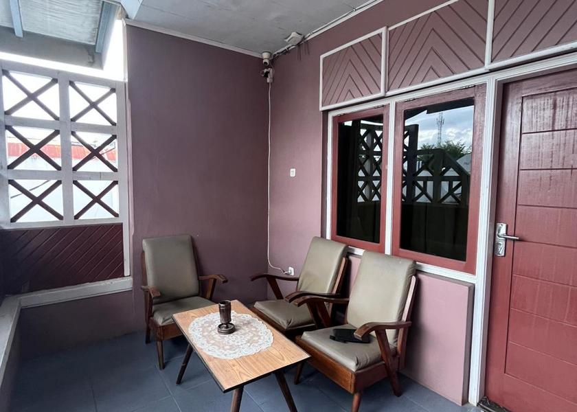  Gorontalo Economy Triple Room with Shared Bathroom