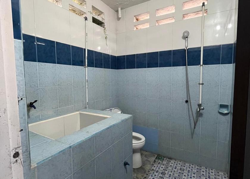  Gorontalo Economy Triple Room with Shared Bathroom