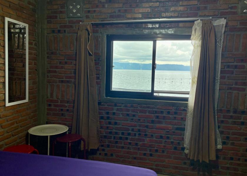  Samosir King Room with Lake View